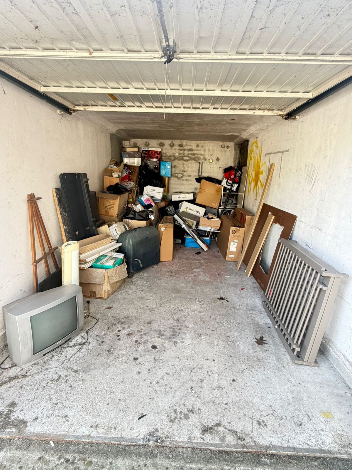 Garage vol spullen, voor de opkuis